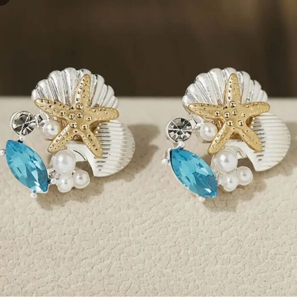 💙 Betsey Johnson Stunning Sparkling Seashell Earrings💙 - Picture 4 of 4